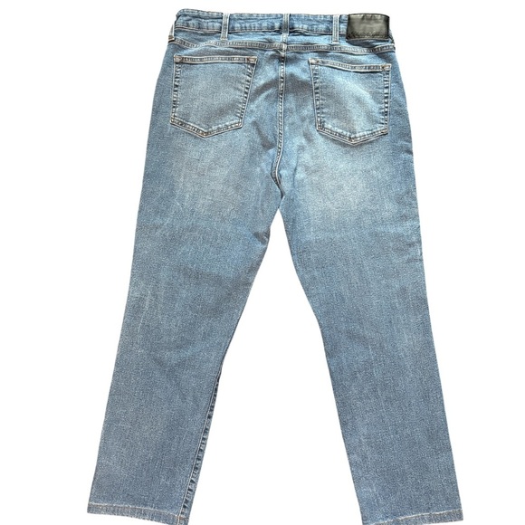 Eddie Bauer Men’s Slim Fit Jeans 36x32 Straight Leg Medium Wash Denim - Picture 2 of 7